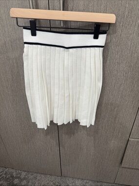 Pleated White Knit Skirt with Contrast Trim